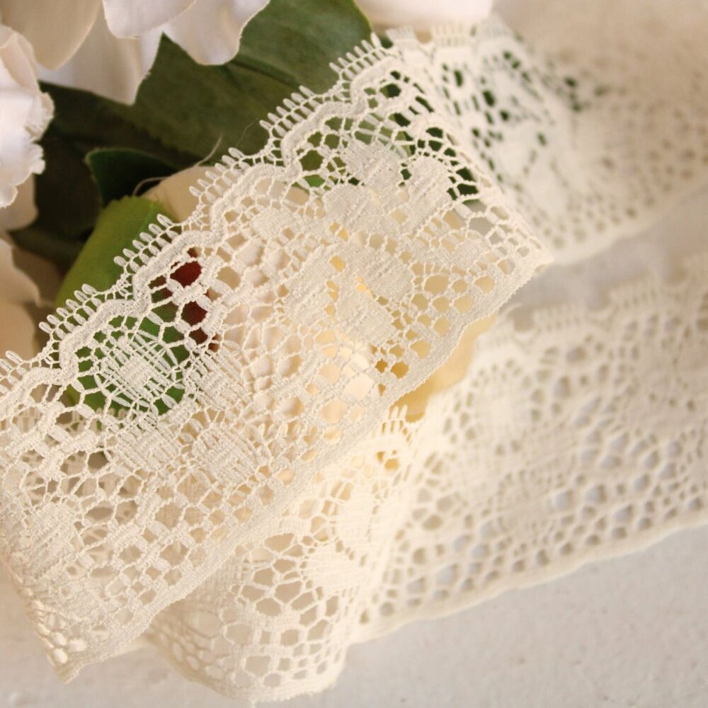 Vintage 1950s Lace Trim, Ivory 2 yard,  1.75" wide - Picture 6 of 10